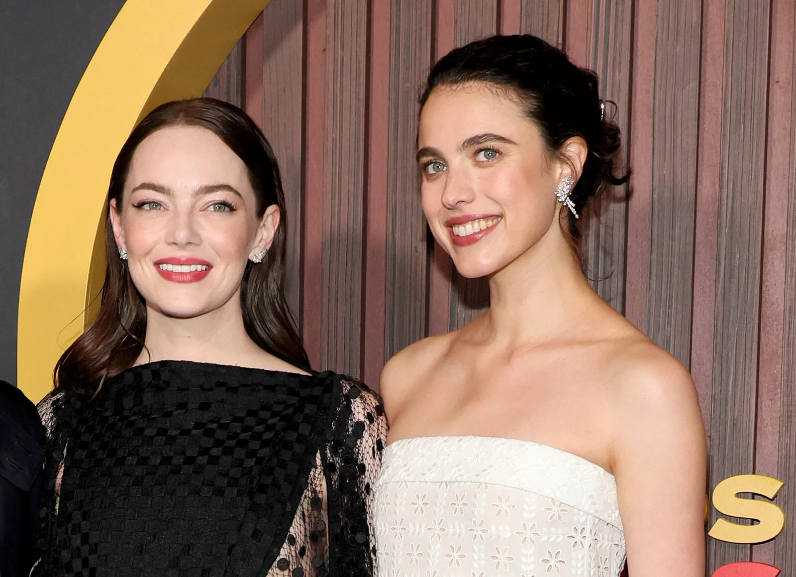 stalo-izvestno-o-chem-sporili-margaret-kuolli-i-emma-stoun-na-oskare_60118_cover_1600x1159