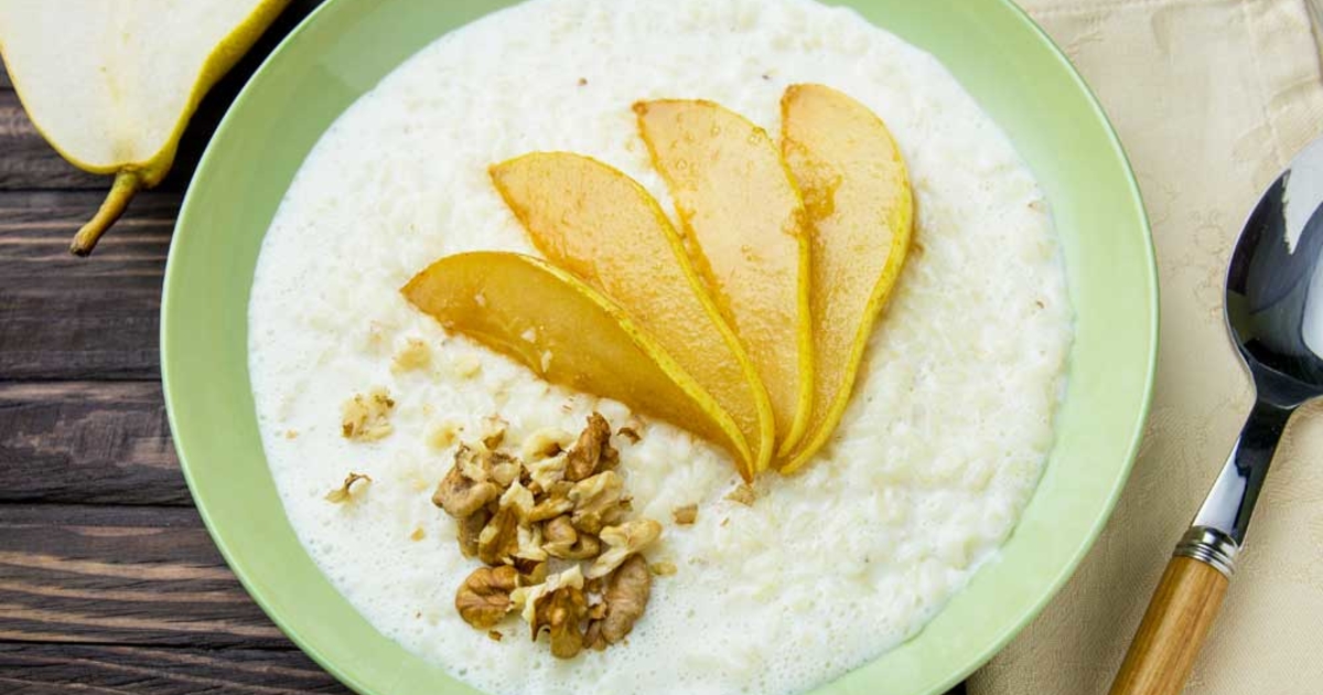 Рецепт вкусного завтрака: овсянка с карамелизированной грушей