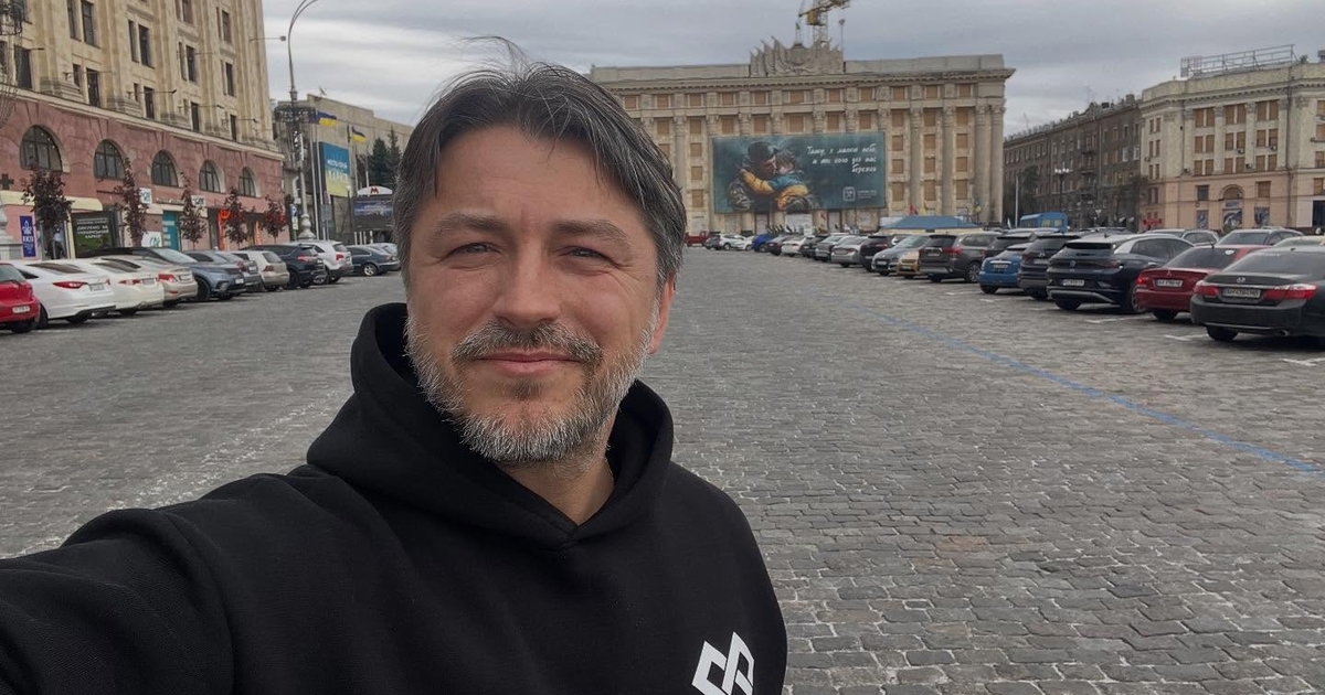 Притула запостил редкие фото с женой и детьми