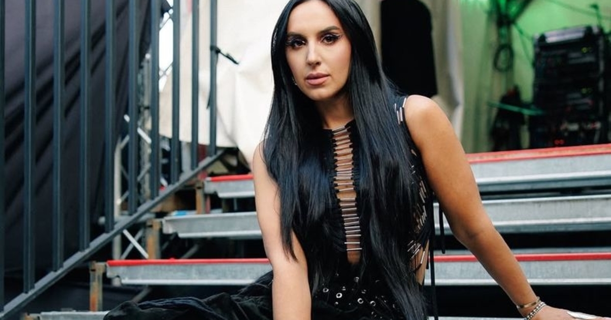 Известная певица травмировалась из-за падения со сцены