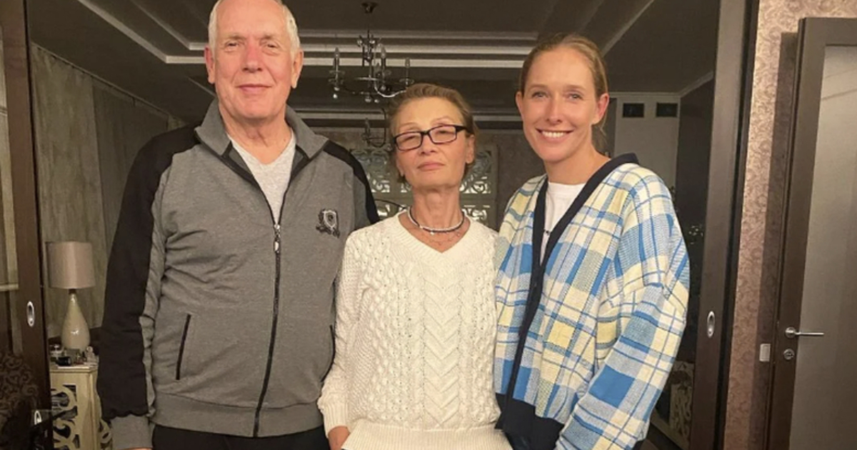 Осадчая показала фото со свадьбы своих родителей