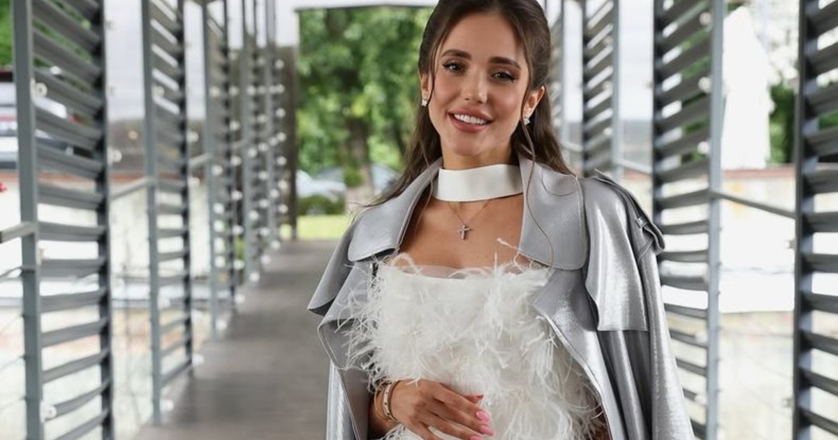 Победительница «Холостяка-10» Ульянова засветила стройную фигуру на отдыхе в бассейне