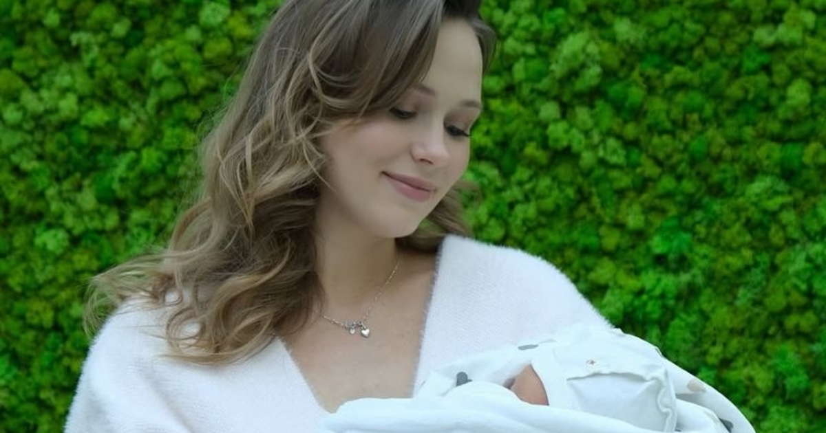 Кошмал с 7-месячной дочерью экстренно госпитализировали посреди ночи