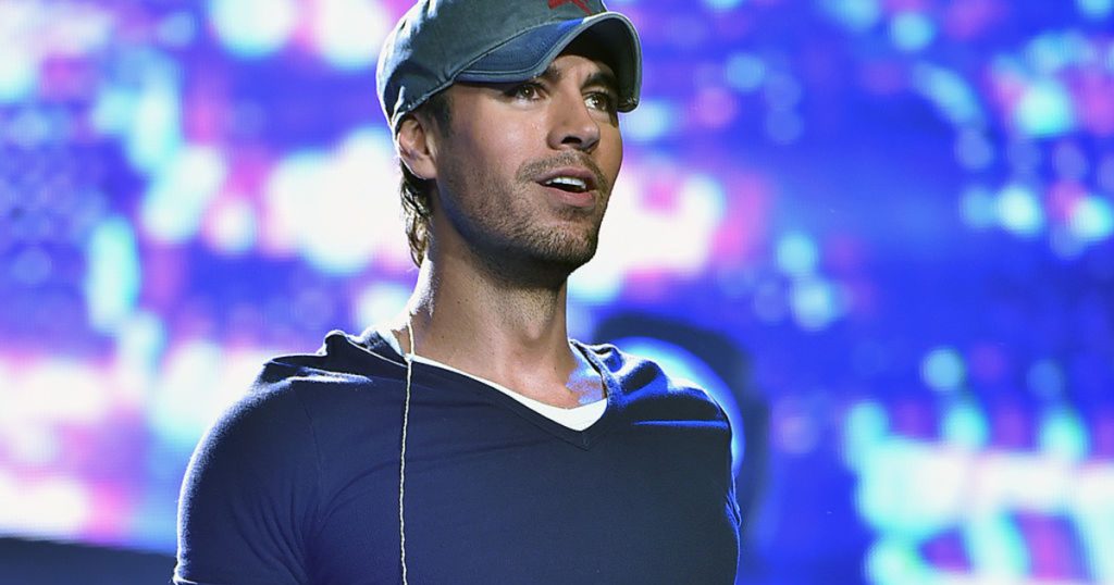 Enrique Iglesias and Pitbull Perform at Opening Night of U.S. Tour