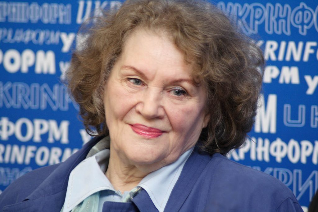 Ліна Костенко Біографія: життєвий шлях, творчість і вплив