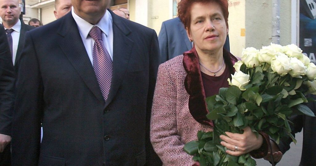 Жена Януковича — Людмила Янукович: биография, семья и общественная деятельность